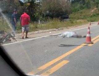 Colisão entre moto e carreta deixa vítima fatal na BR 101 em Itamaraju