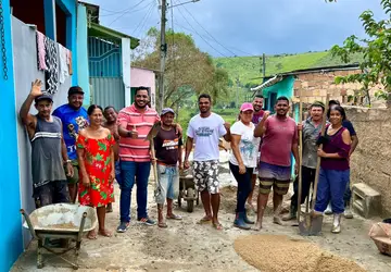 Itamaraju: Vereador Daniel Nascimento postou em sua rede social social que reconstruiu rua com recurso próprio