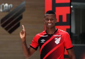 Athletico-PR estuda devolver Luis Orejuela ao São Paulo antes do fim do contrato 