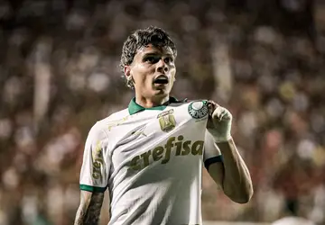 Palmeiras supera o Vitória em Salvador na estreia do Campeonato Brasileiro