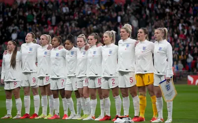Com recorde de público, Inglaterra vence a Áustria na estreia da Eurocopa feminina