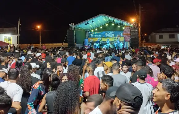 Multidão lota circuito do Arraiá do Vista Bela garantindo sucesso ao evento realizado pela associação de moradores 